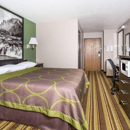 Super 8 By Wyndham Rock Springs Hotel Екстериор снимка